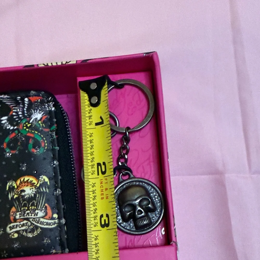 Ed Hardy Black and Red Zip Wallet & Key Ring - Picture 10 of 12